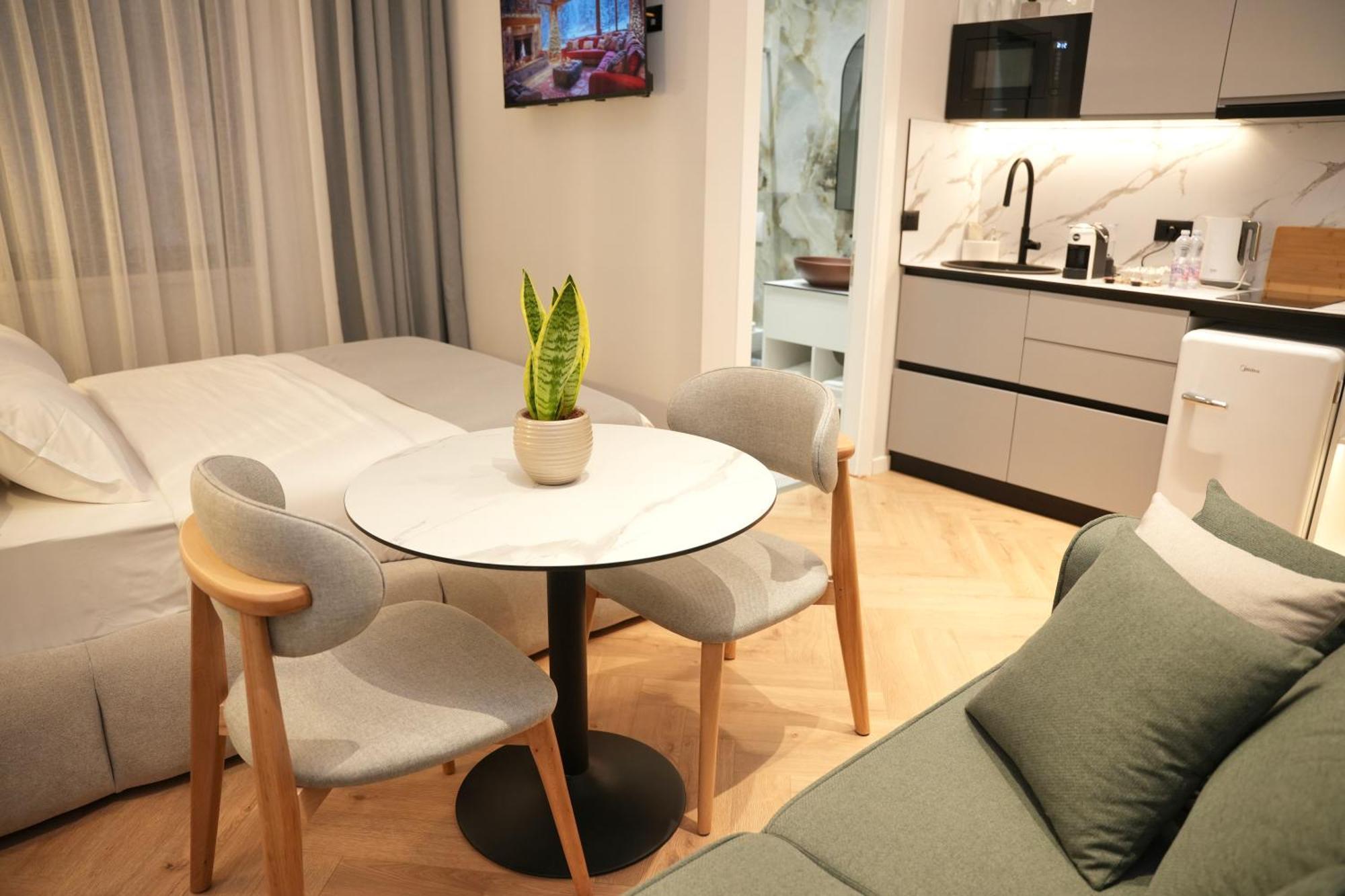 Nea Deluxe Apart-Hotel Tiranë Ngoại thất bức ảnh