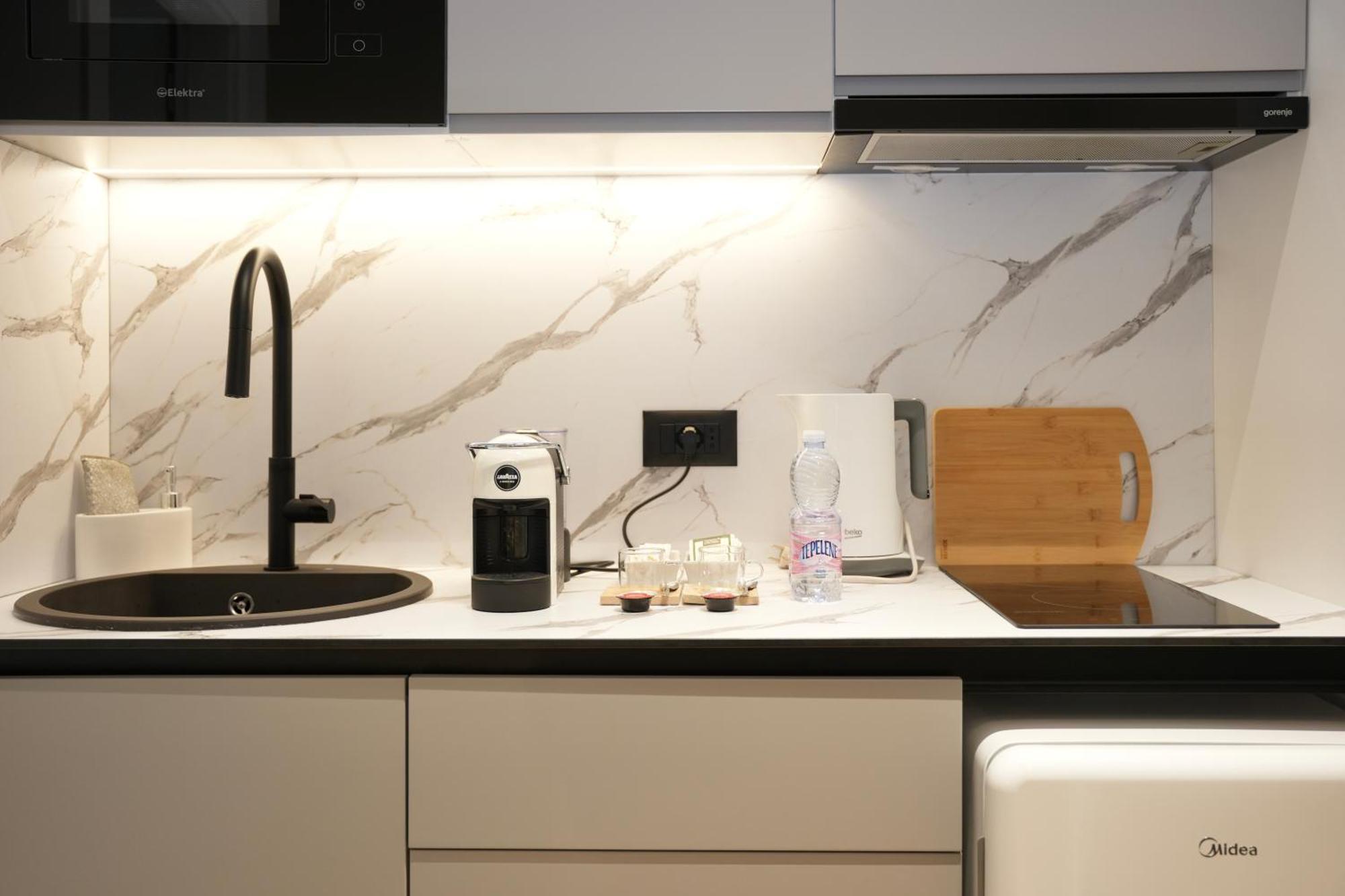 Nea Deluxe Apart-Hotel Tiranë Ngoại thất bức ảnh