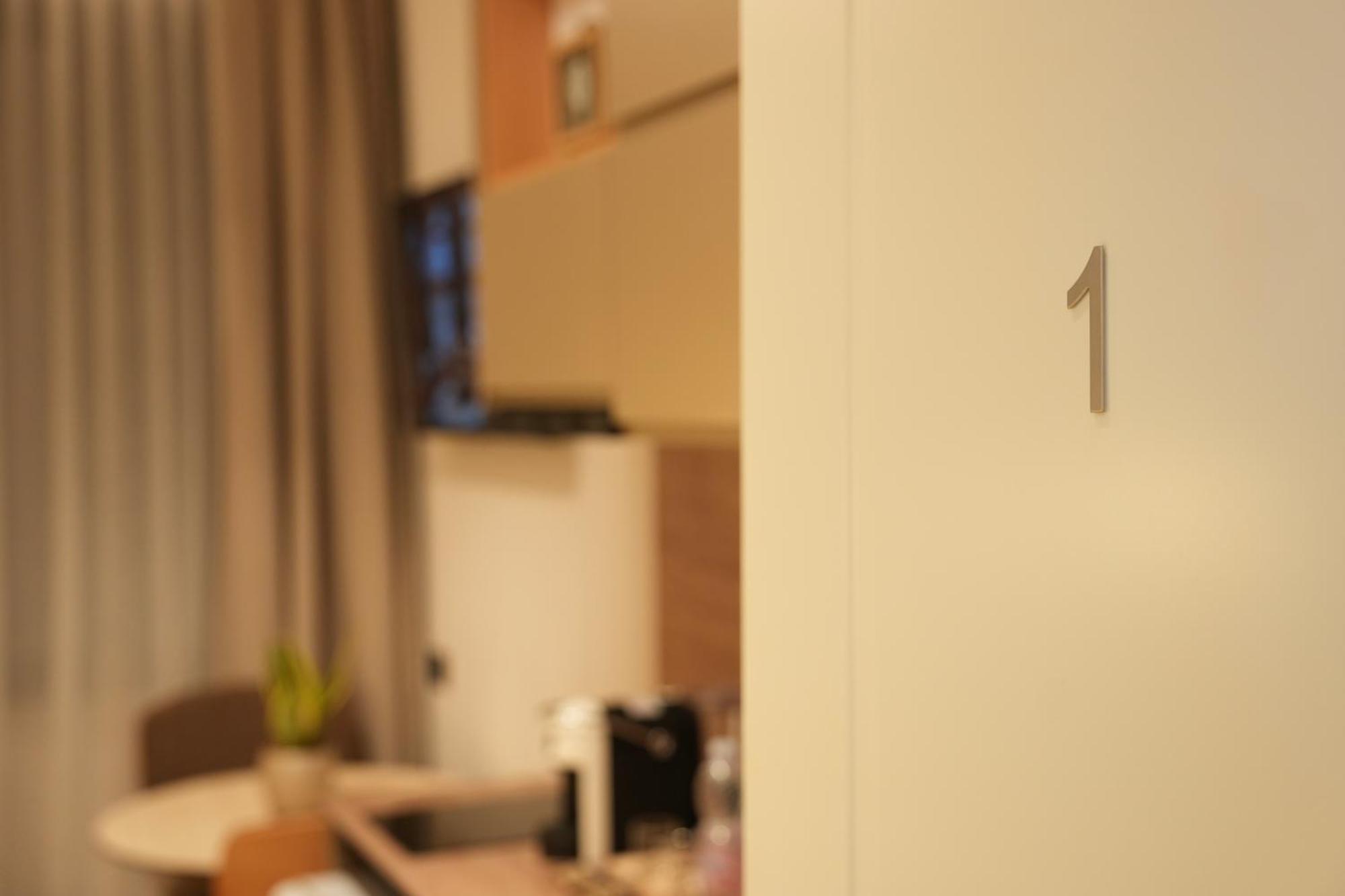 Nea Deluxe Apart-Hotel Tiranë Ngoại thất bức ảnh